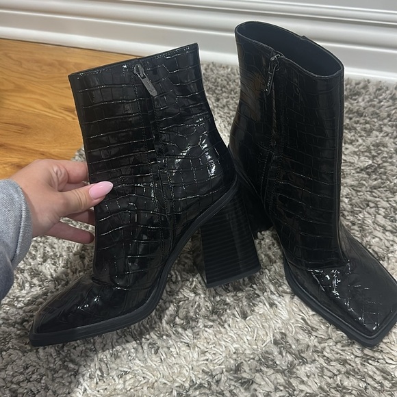 Sam Edelman Circus Women's Layla Black Croc-Embossed Ankle Boots - Picture 10 of 12